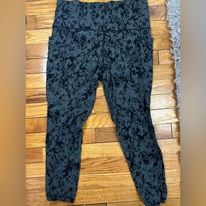 Athleta Saluation Stash 7/8 Tight Sz L